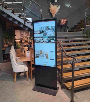 Рекламен тотем с LCD екран